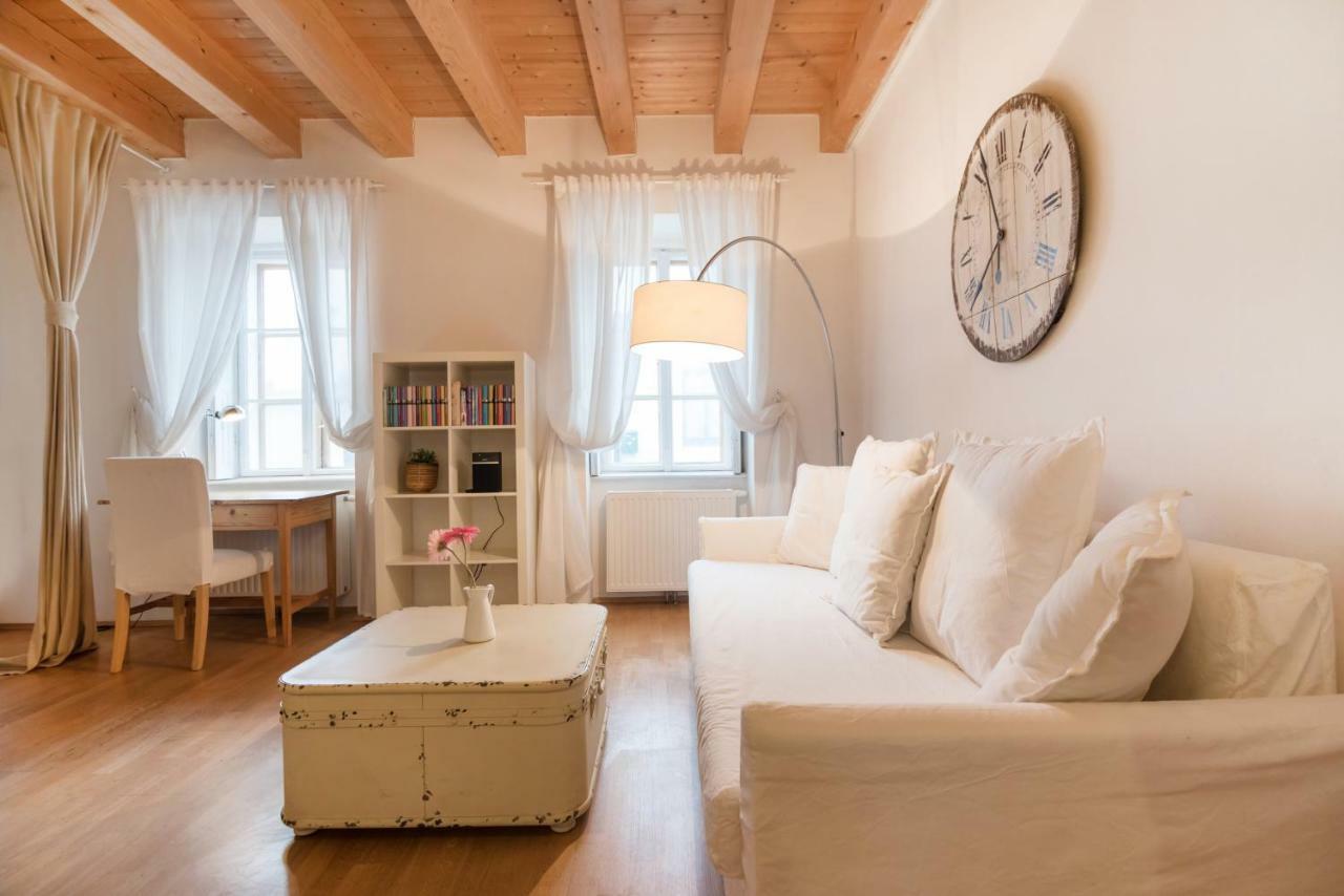 Sunny Apartments Wina Bagian luar foto
